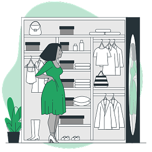 女人在服裝店更衣室前照鏡子看衣服穿著效果