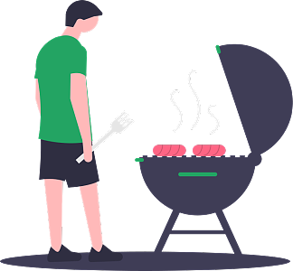 男子在户外拿着叉子休闲地烧烤BBQ香喷喷的烤肠